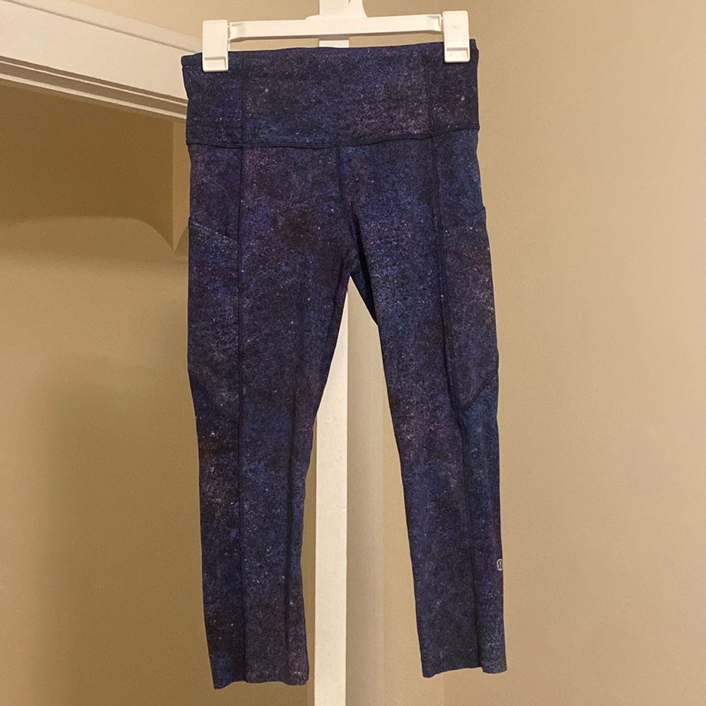 Lululemon Size 6 cropped galaxy leggings